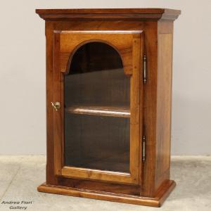 Ancienne vitrine murale en noyer - époque 1800